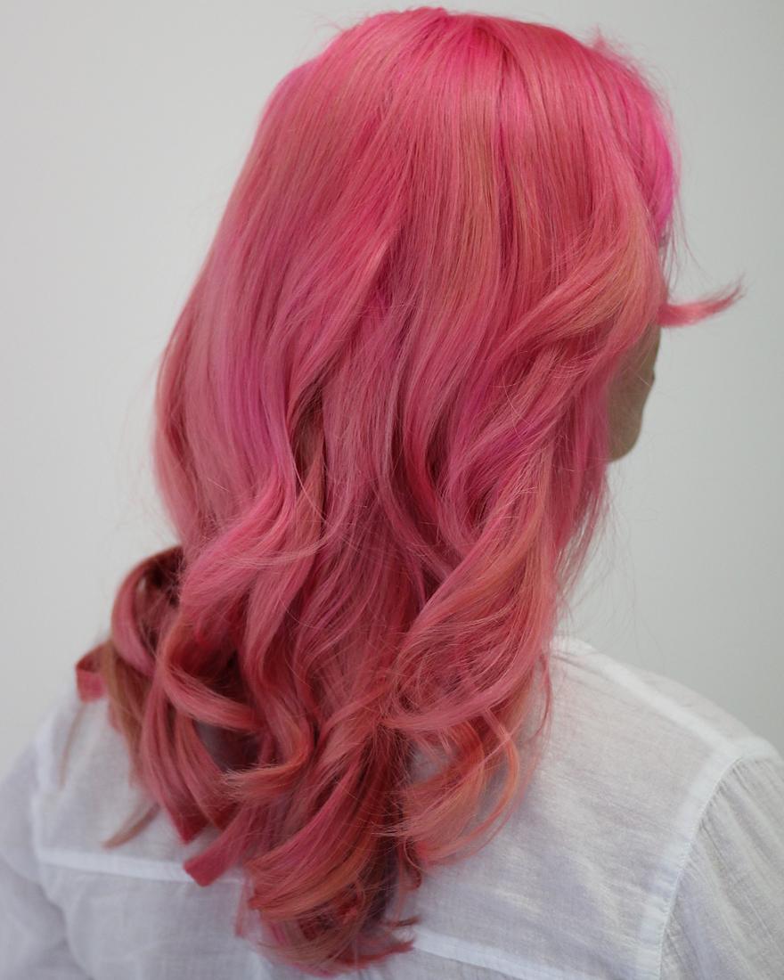 Rose-pink color with loose waves